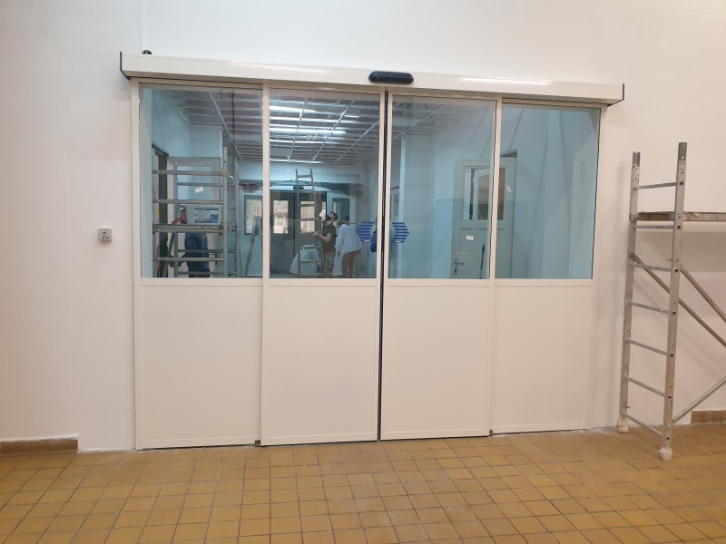 RECORD Automataajtók 2 fix 2 mozgószárnyas automata ajtó telepítésünk gyógyszeripari céghez