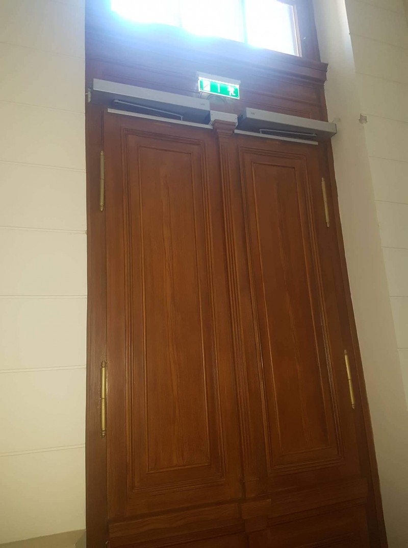 RECORD Automataajtók 6 db ajtónyitó automatika telepítésünk a Szegedi Tudományegyetemen