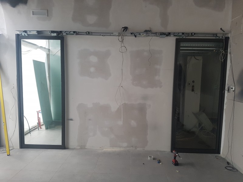 RECORD Automataajtók Corvin sètànynàl exkluzìv ètterembe telepìtett automata ajtòink