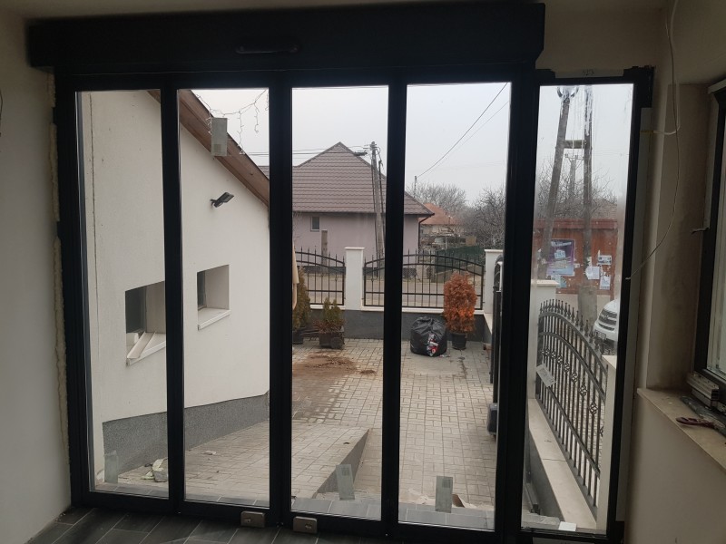 RECORD Automataajtók Egyedi harmònika automata ajtò telepìtèsünk a felùjìtàs alatt lèvő Horvàth cukraszdàba