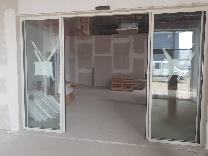 RECORD Automataajtók Fotocellàs ajtò telepìtèsünk Komàromban