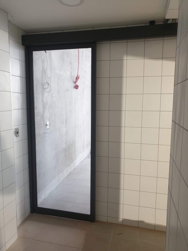 RECORD Automataajtók Ètterem konyhai automata ajtò telepìtèsünk